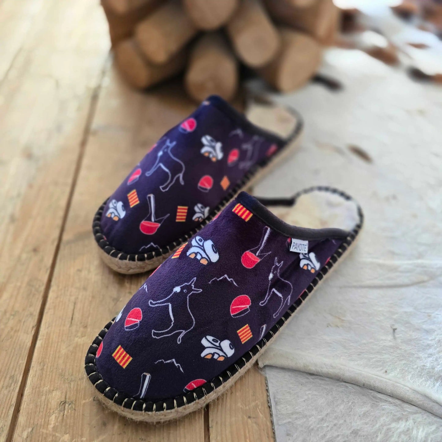 Chausson noir aux motifs catalans