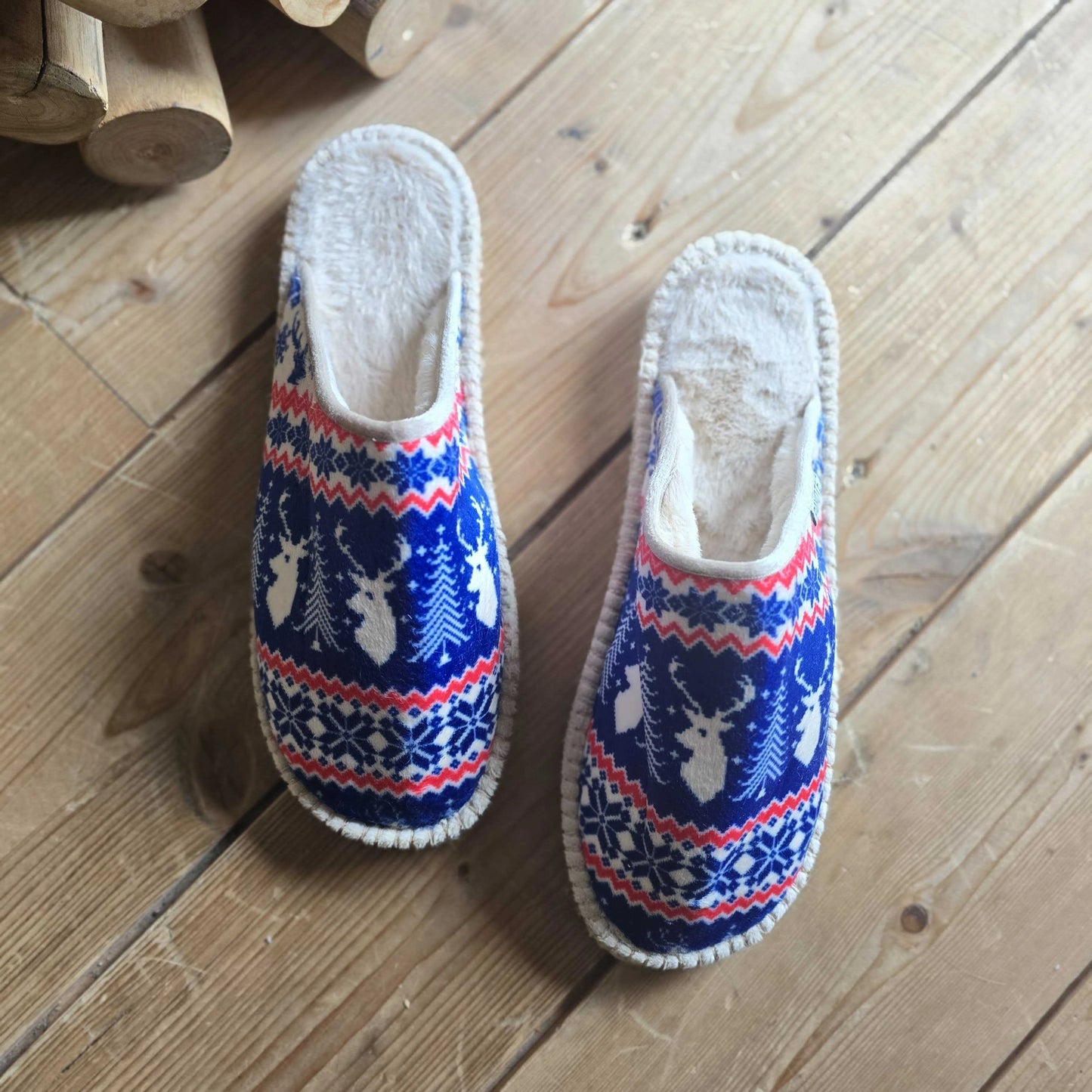 Chausson espadrille bleu à l'imprimé traditionnel de Noël