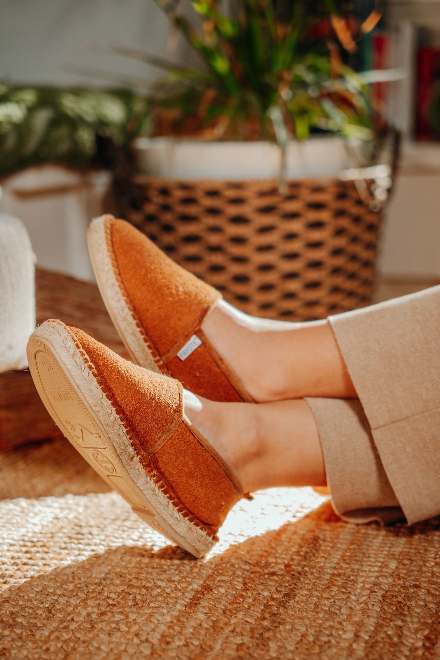 Le chausson fourré marron est confortable et made in France