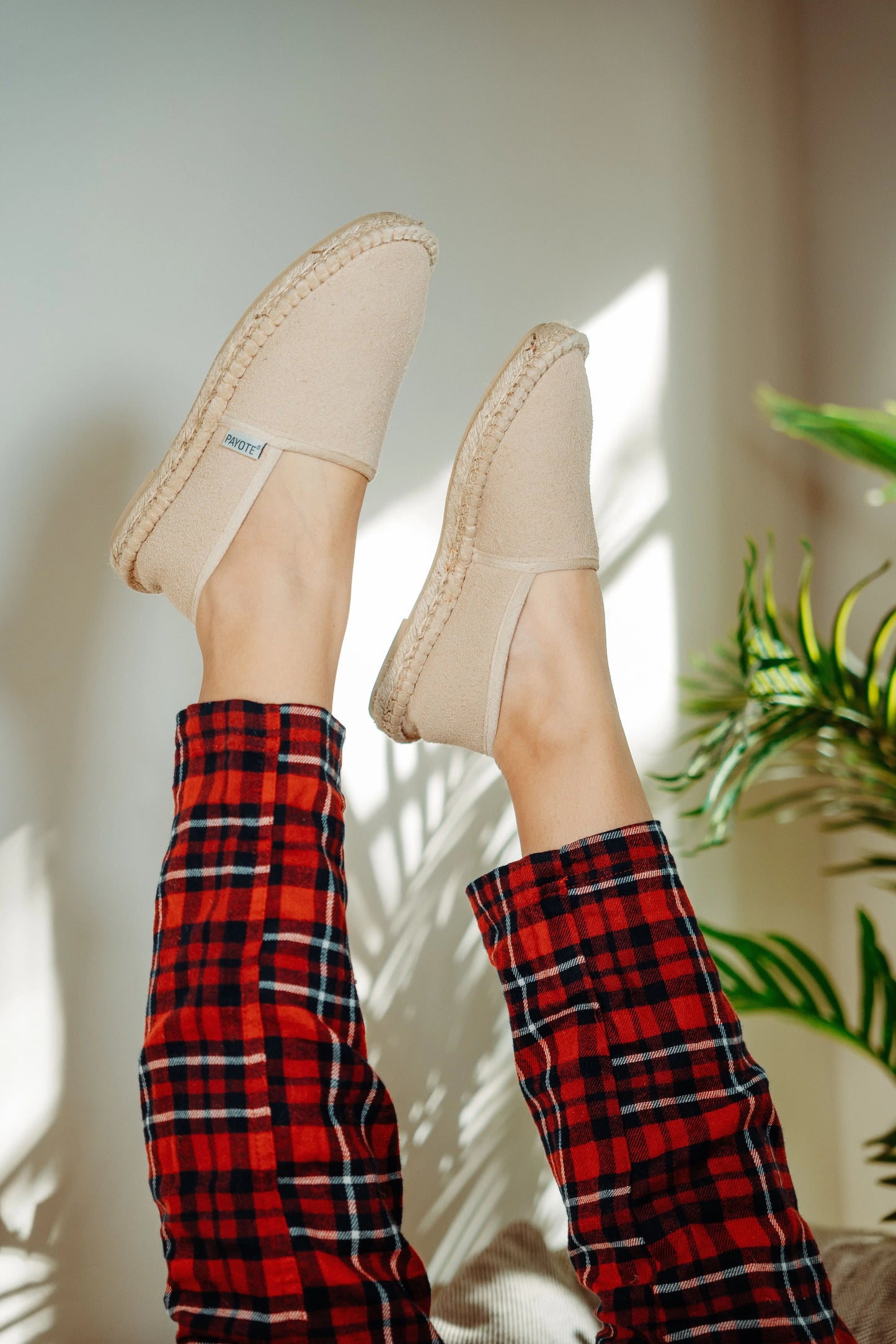 Le chausson espadrille fourré beige est l'idée cadeau idéale