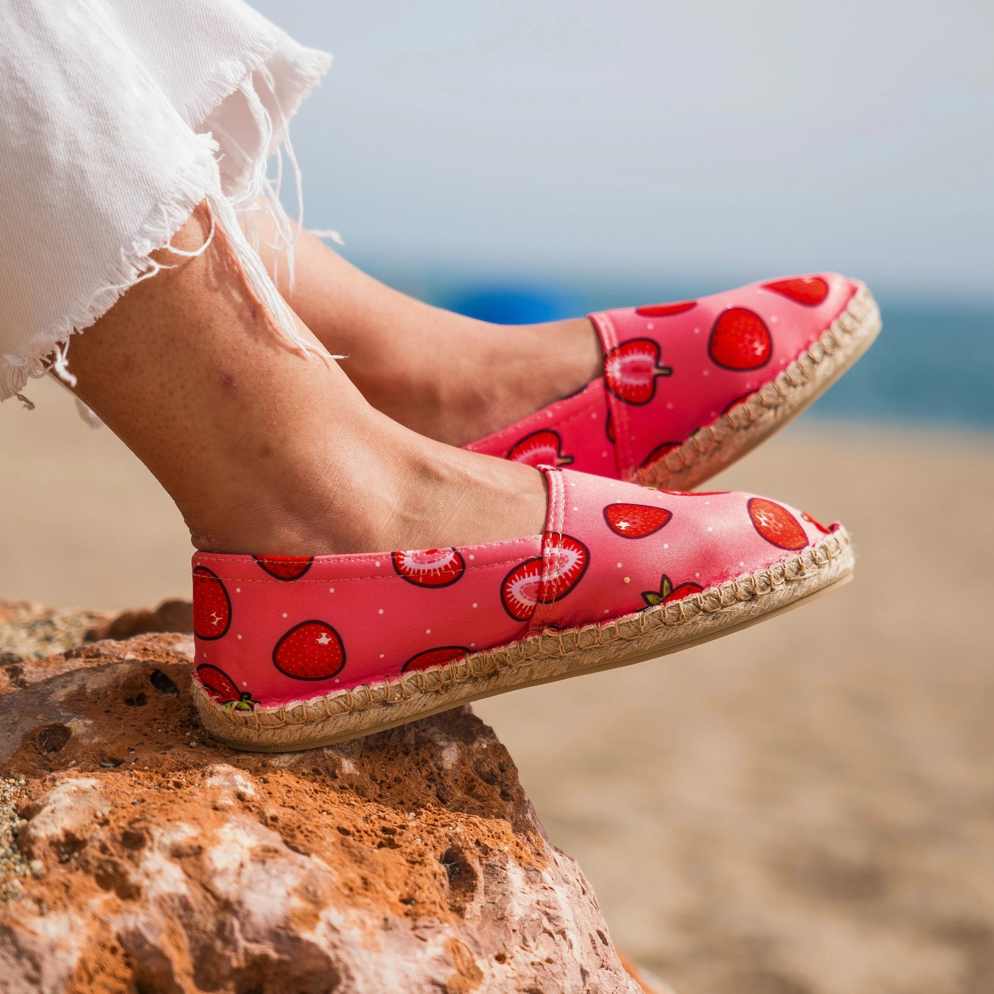 Espadrille rose à l'imprimé fraise