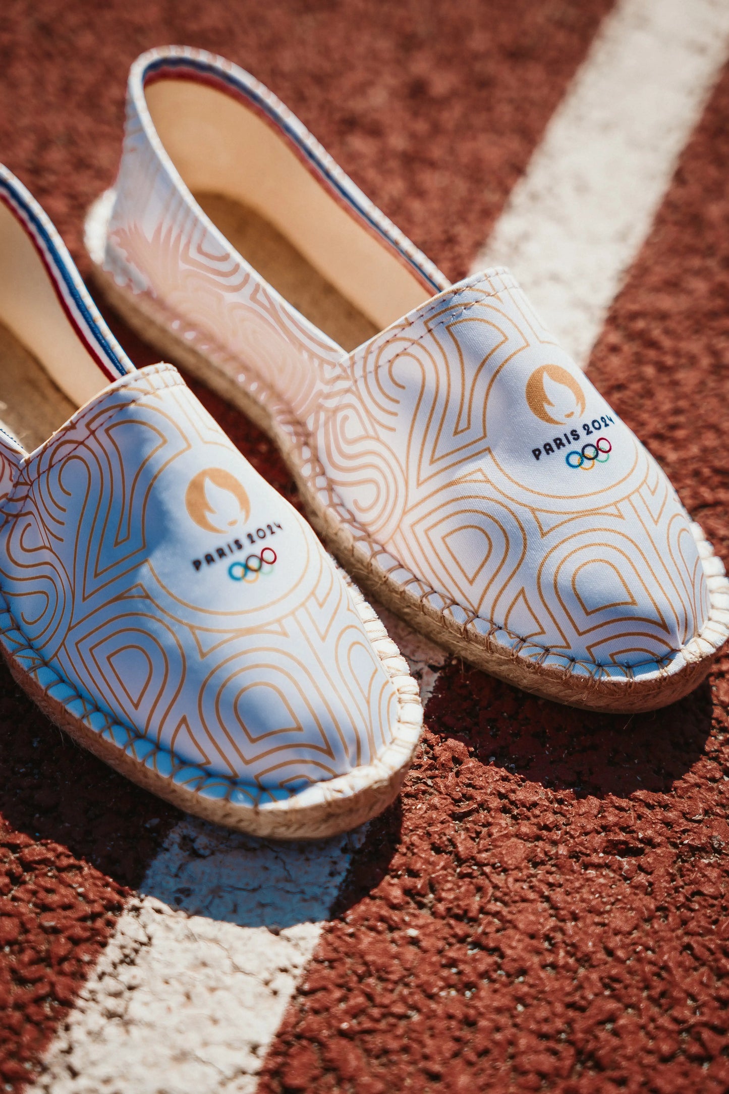 Espadrille JO Paris 2024 beige en situation