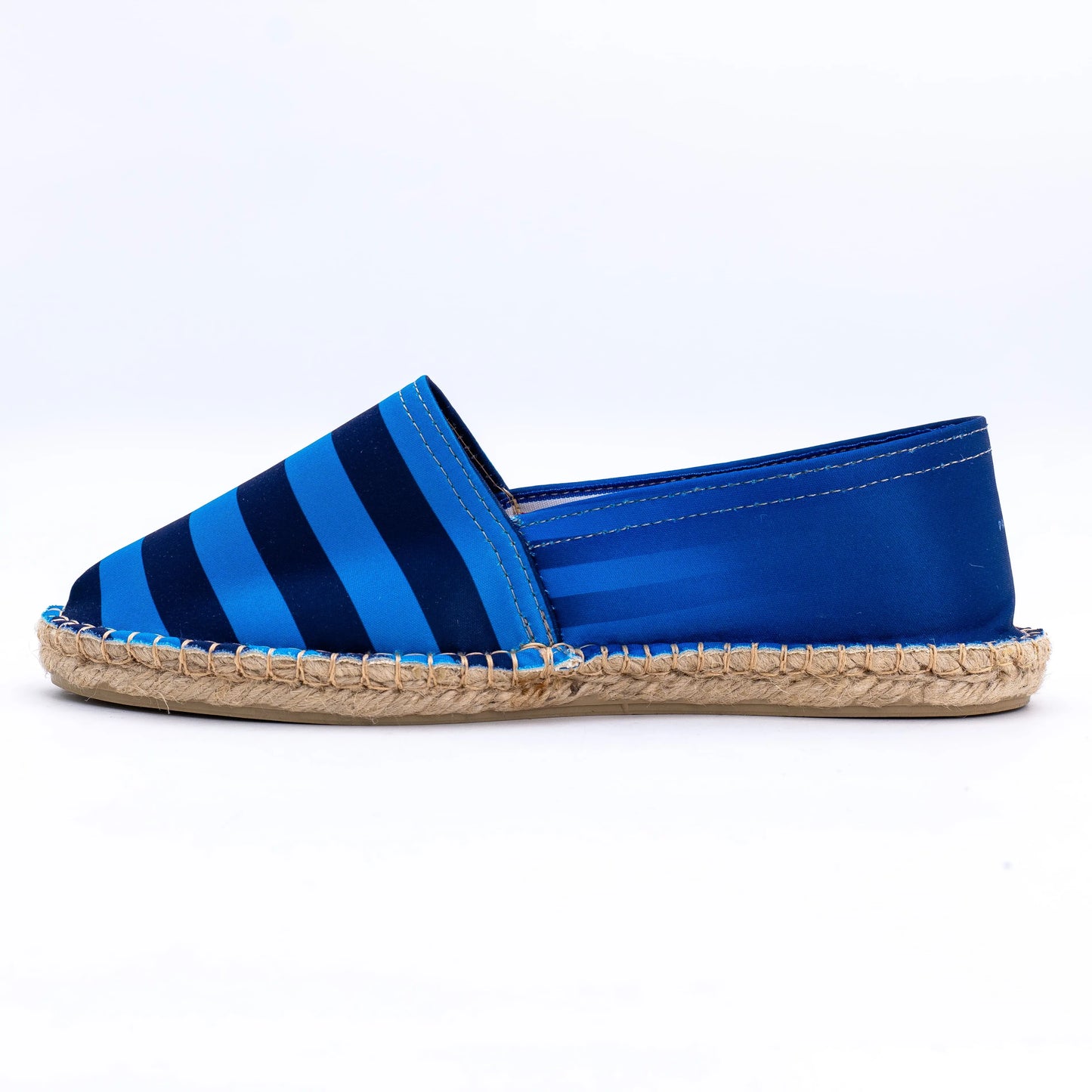 Vue de profil de l'espadrille marinière bleue JO Paris 2024
