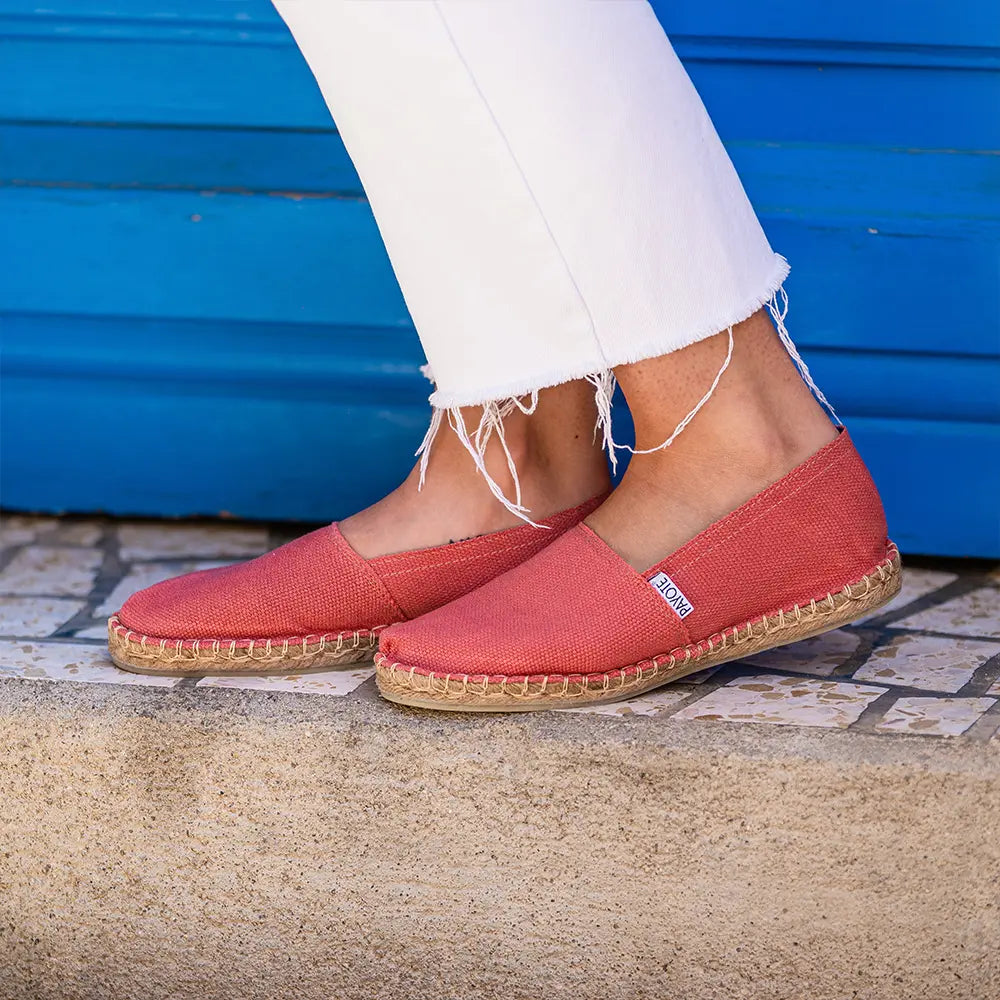 Espadrille rose poudré portée en ville