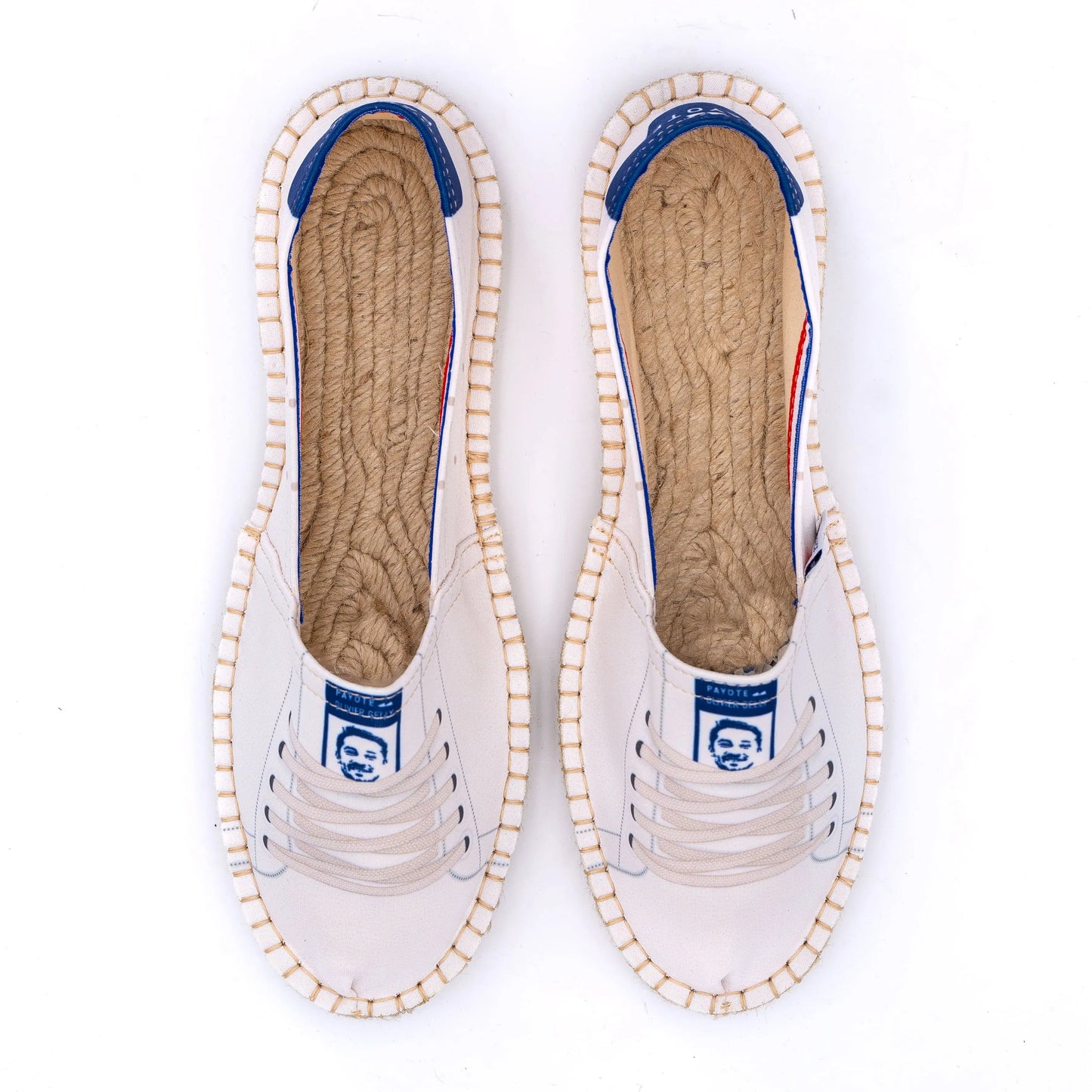 Vue de haut de l'espadrille basket bleu marine