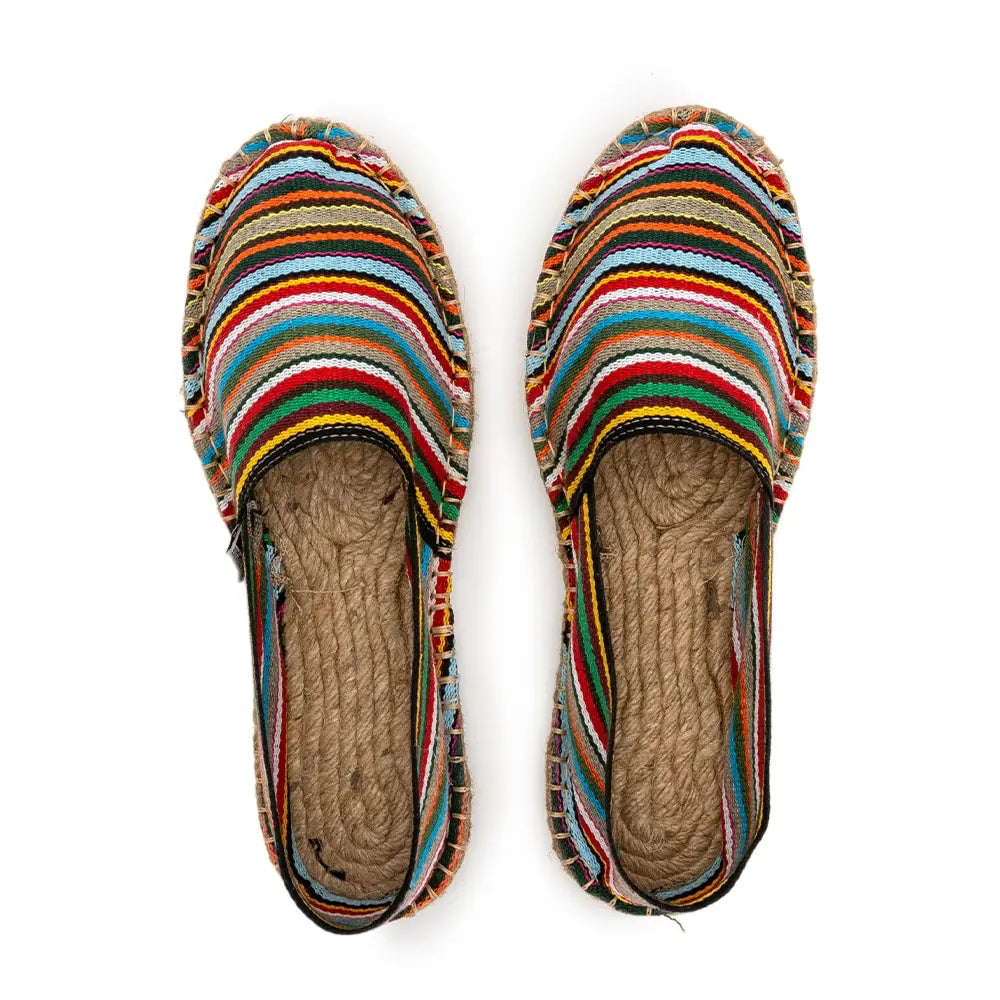 Vue de haut de l'espadrille bayadère multicolore