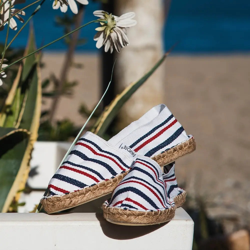 Espadrille rayée bleu blanc rouge en situation