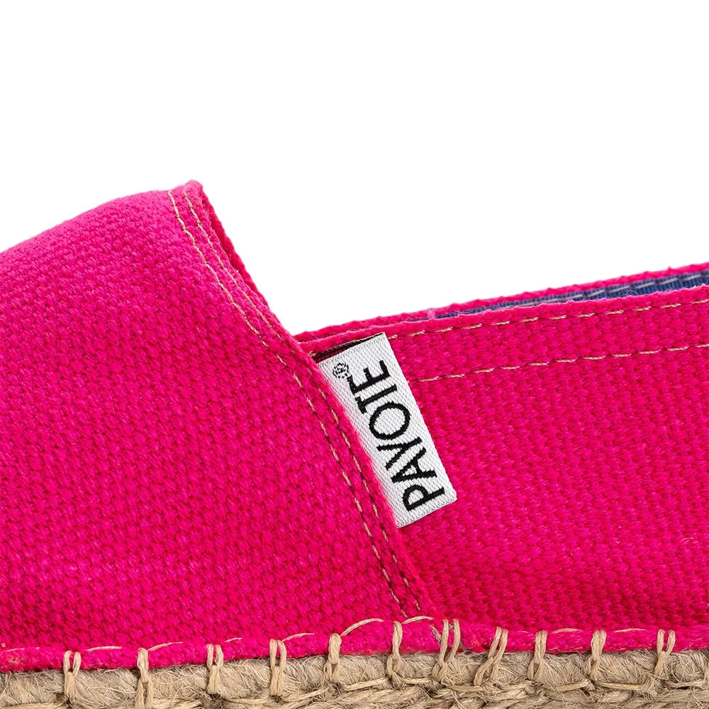 Zoom sur l'étiquette de l'espadrille fuchsia