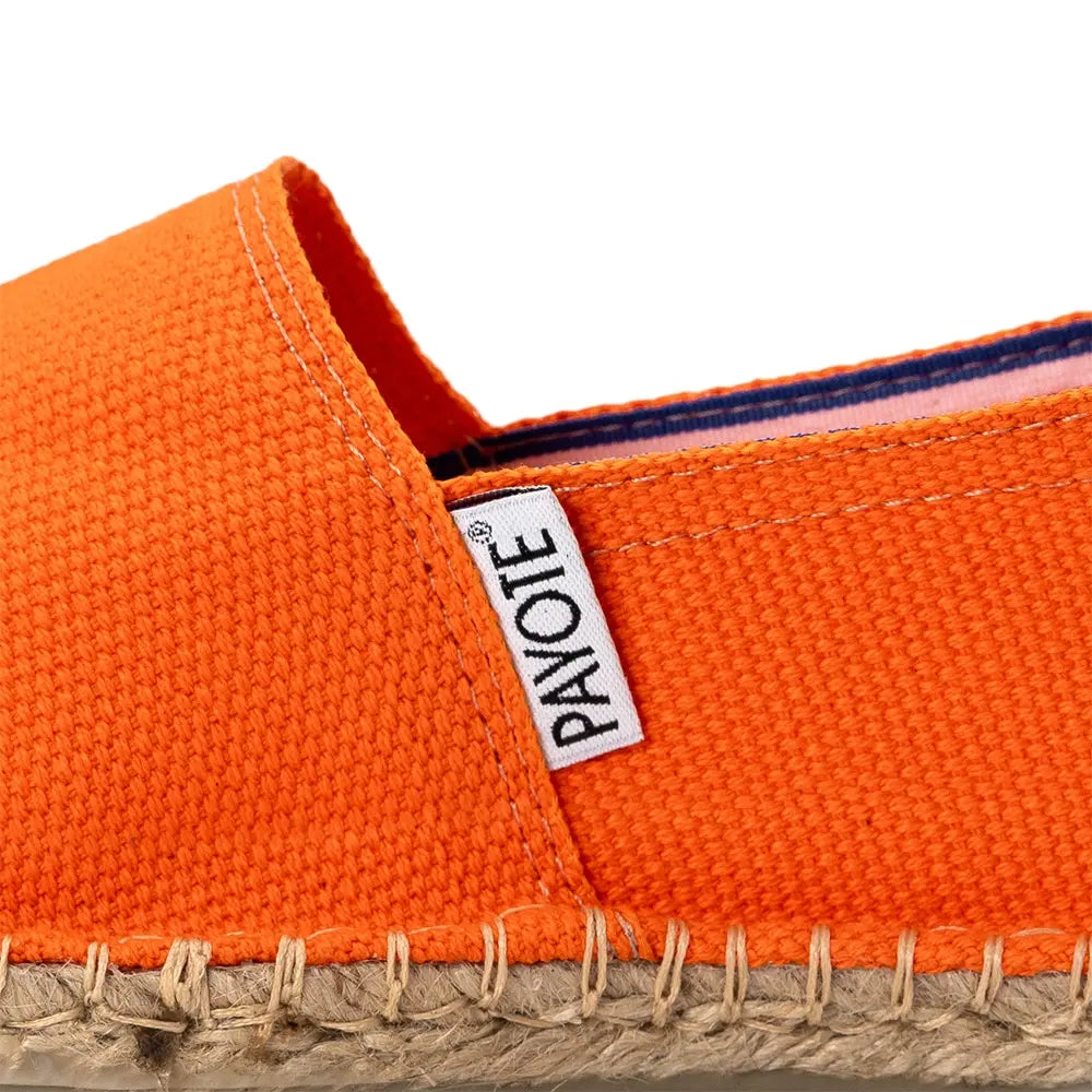 Zoom sur l'espadrille orange