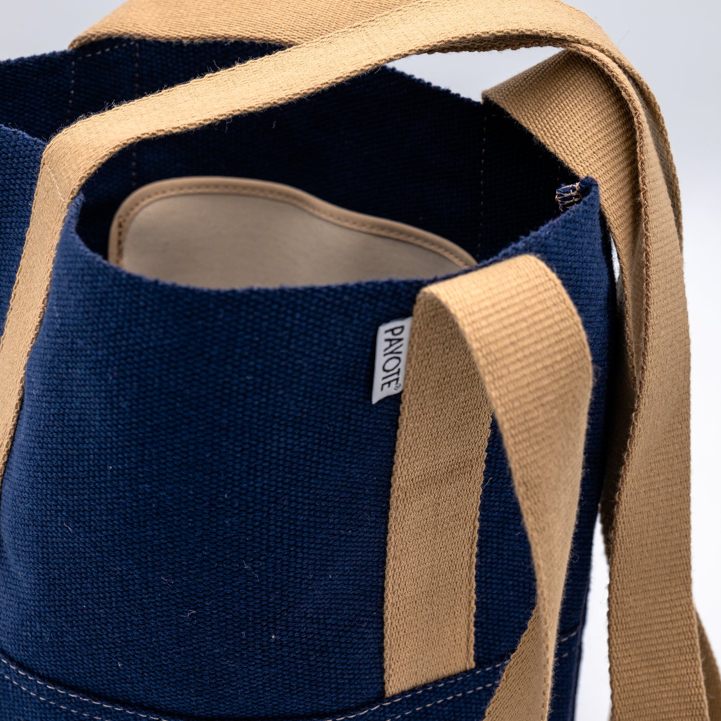 Zoom sur le sac espadrille bleu marine