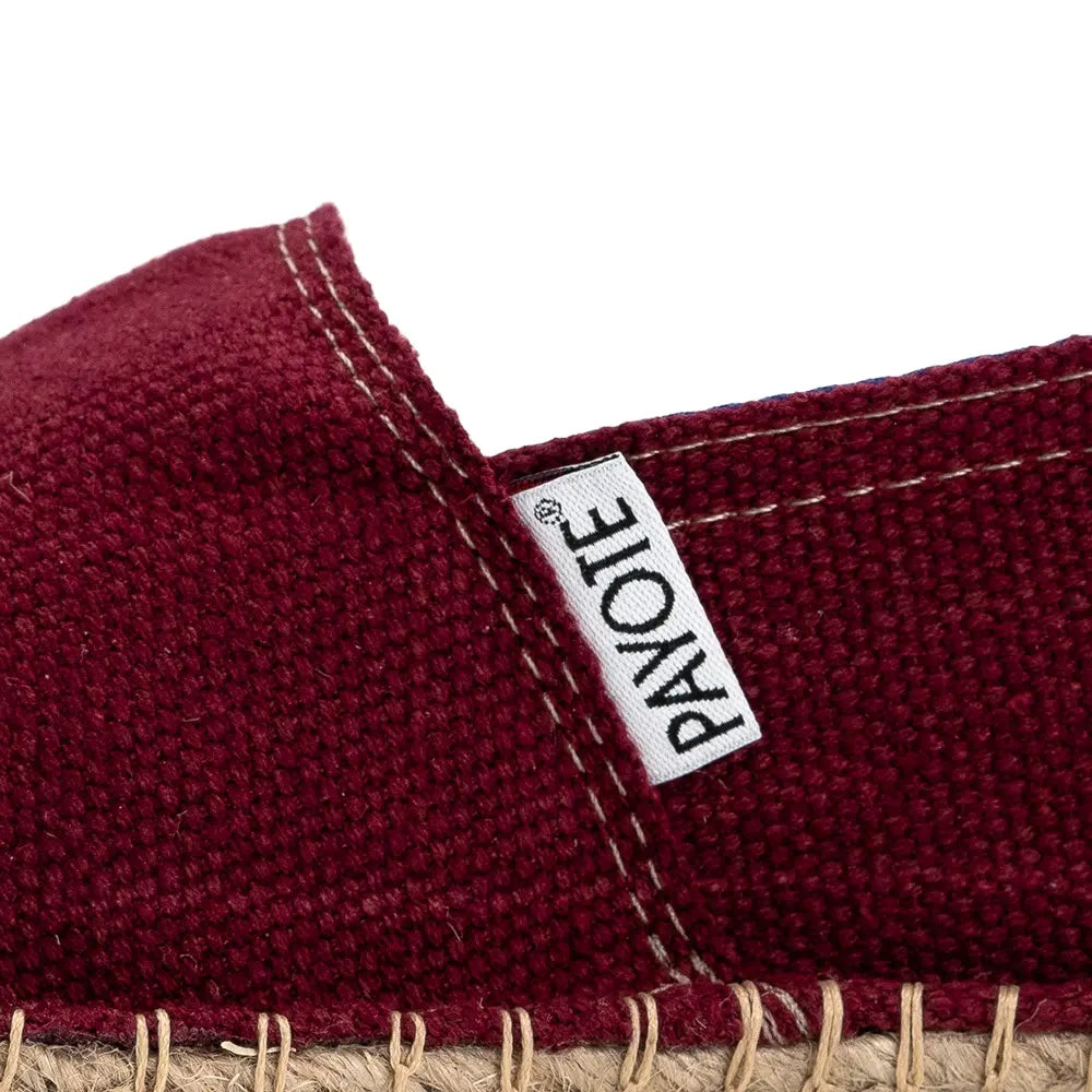 Zoom sur l'étiquette de l'espadrille bordeaux