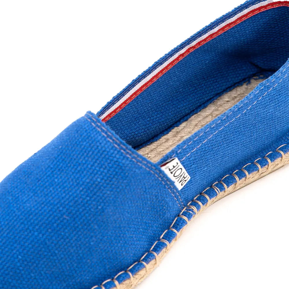 Vue de l'espadrille bleu roi