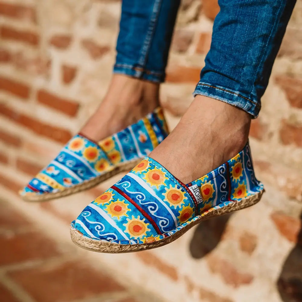 L'espadrille Gisèle, une espadrille à l'imprimé soleil