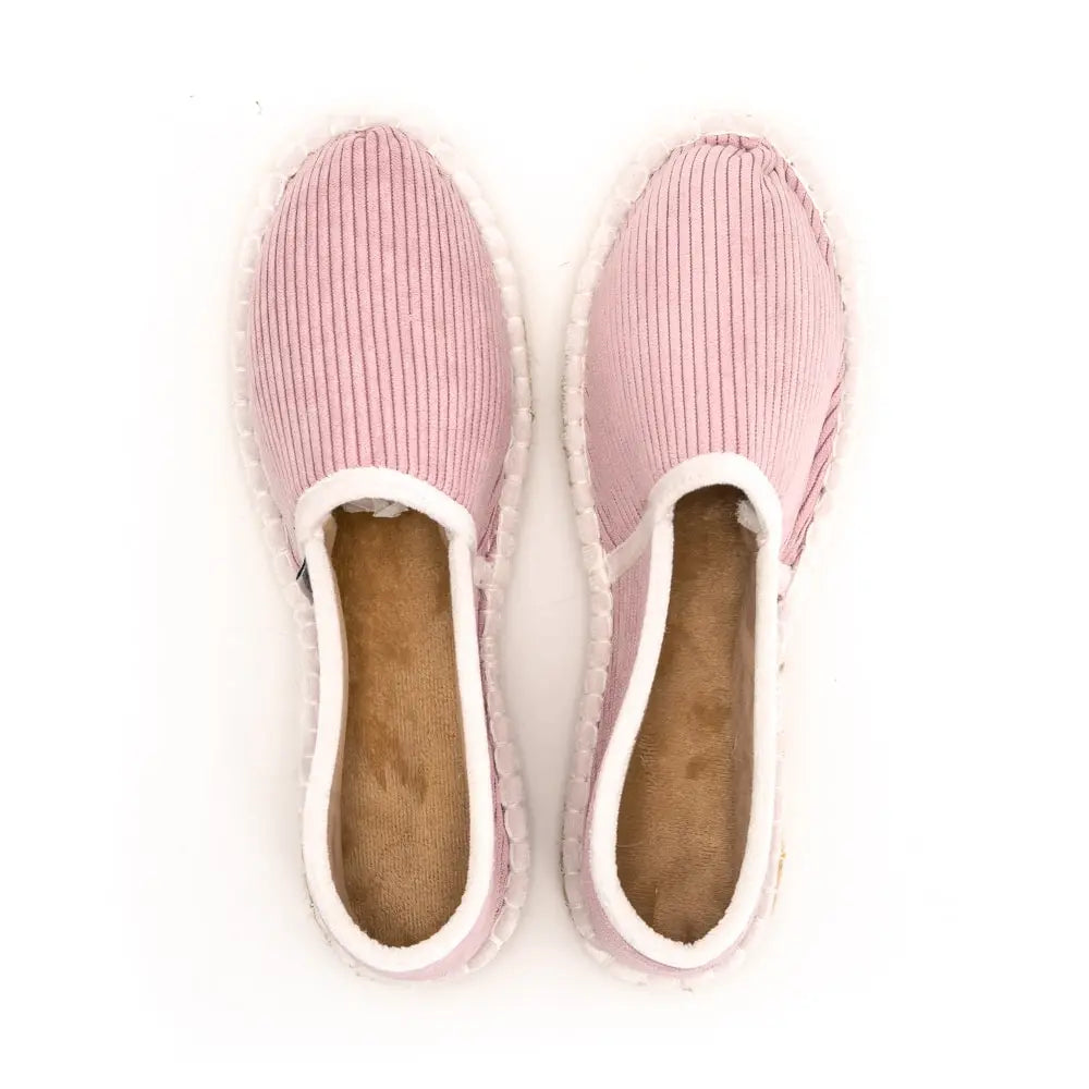 Vue de haut du chausson espadrille rose