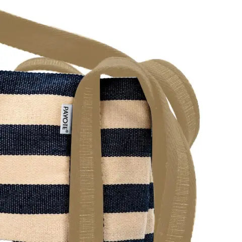 Zoom sur l'étiquette du sac espadrille