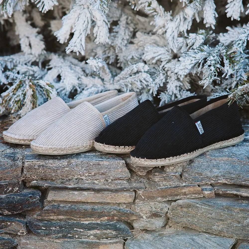 L'accessoire hygge par excellence, le Chausson en velours côtelé beige