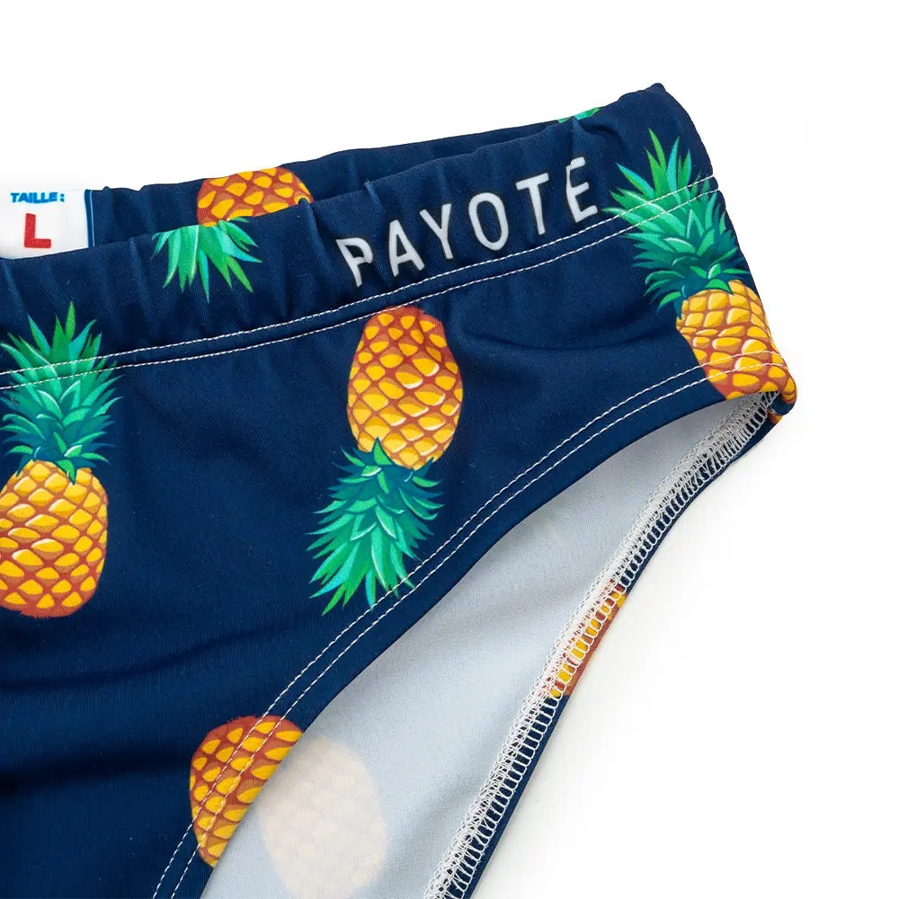 Zoom sur le maillot de bain ananas