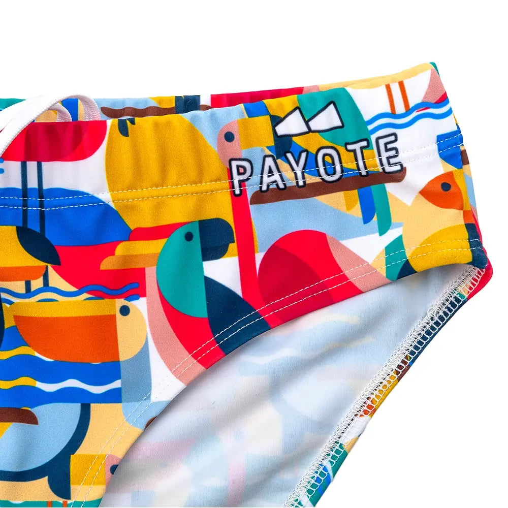 Zoom sur le maillot de bain pour homme imprimé toucan