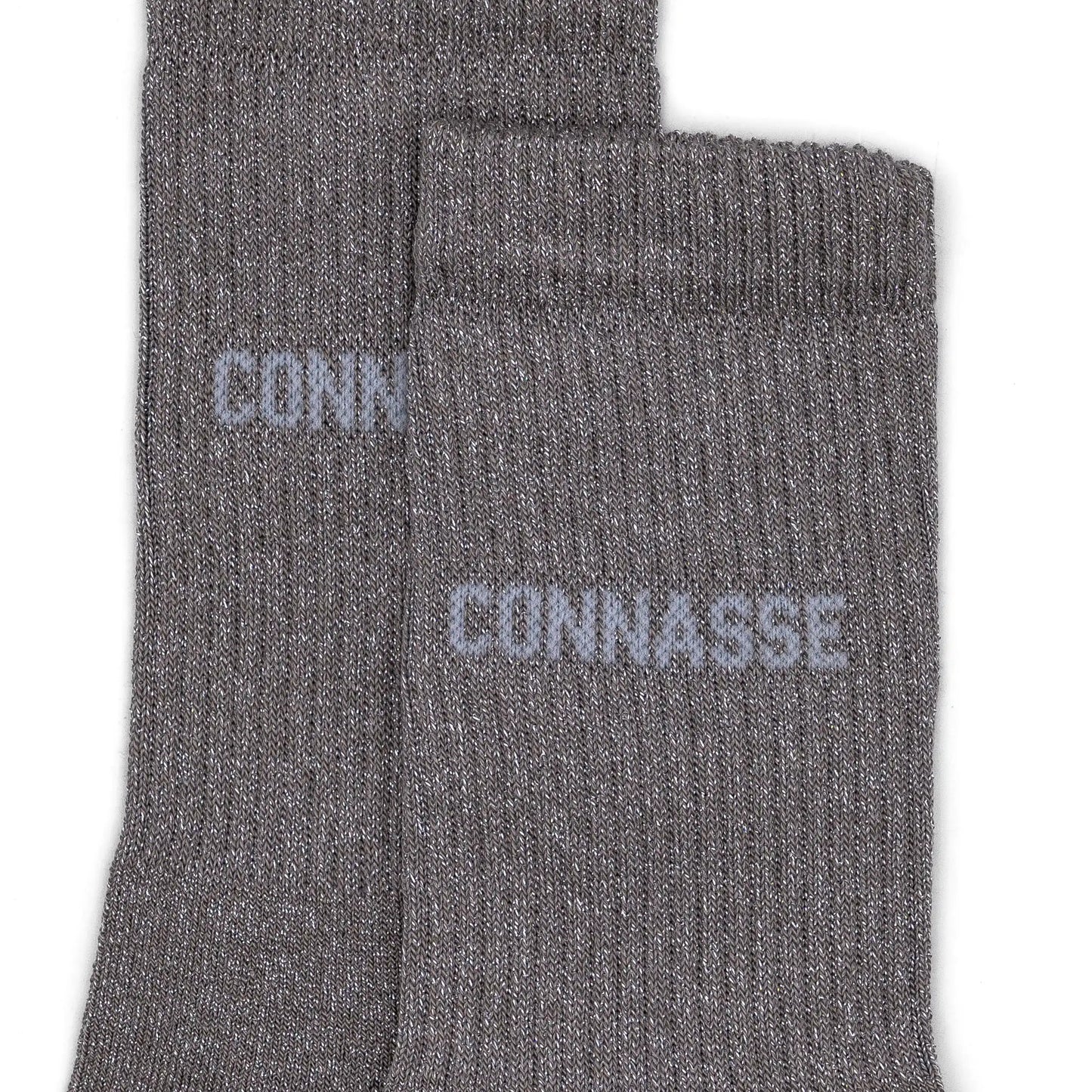 Chaussettes taupes à message "connasse"