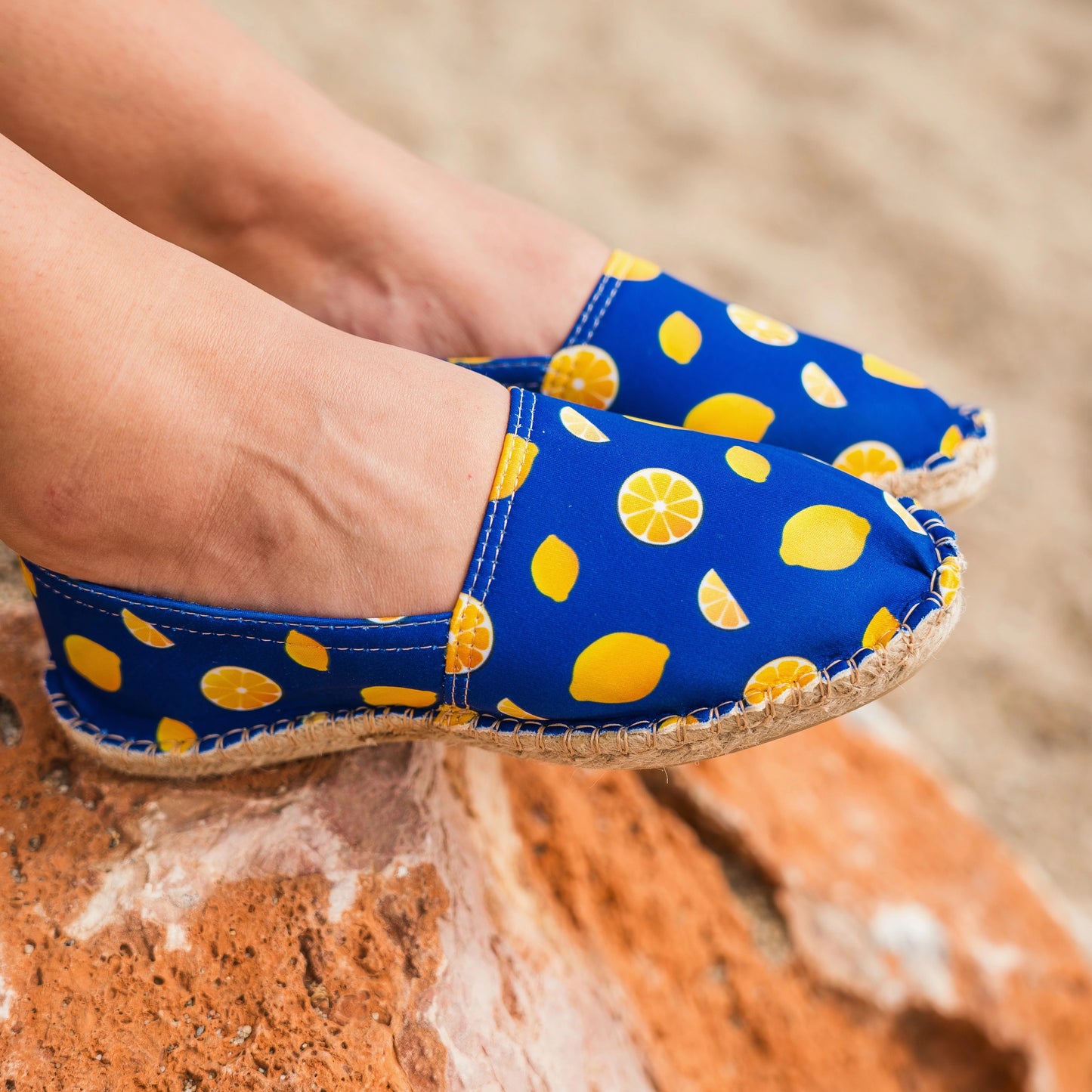 Espadrille bleu marine à l'imprimé citron