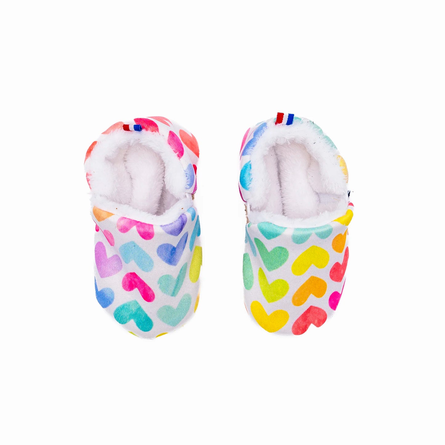 Les chaussons fourrés imprimés coeur sont fourrés en polaire