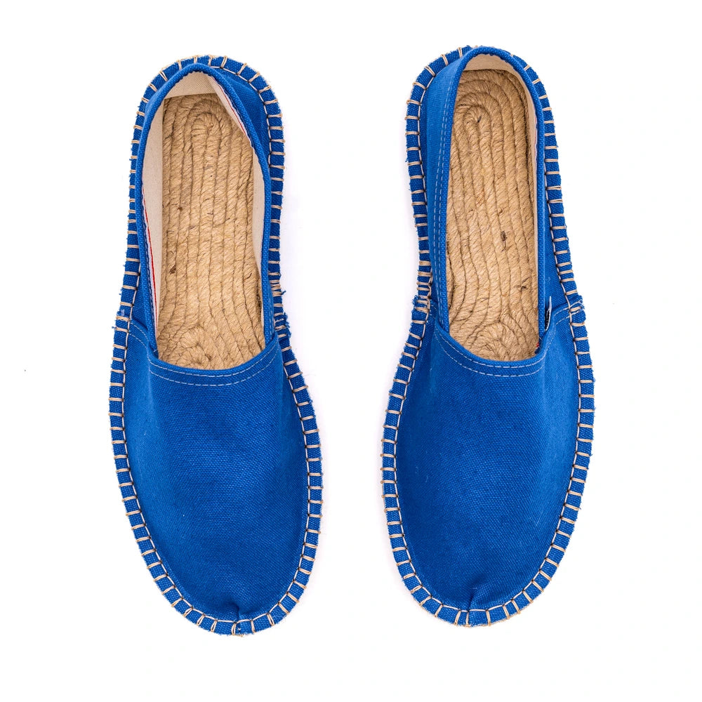Vue de haut de l'espadrille bleu roi premium