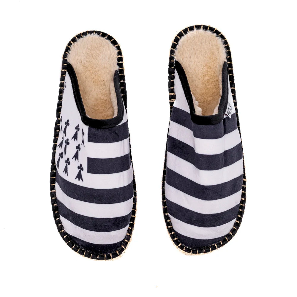 Mule fourrée à l'imprimé du drapeau de la Bretagne