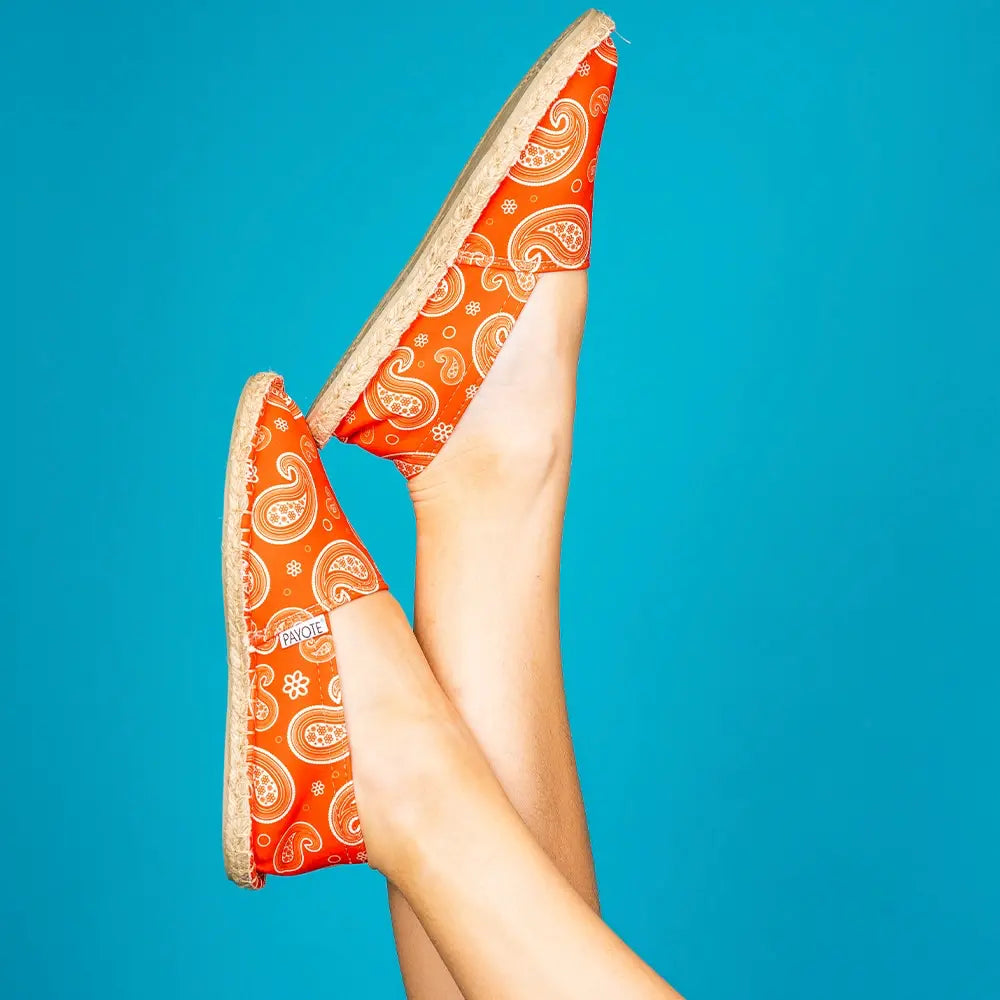 Espadrille à l'imprimé bandana rouge