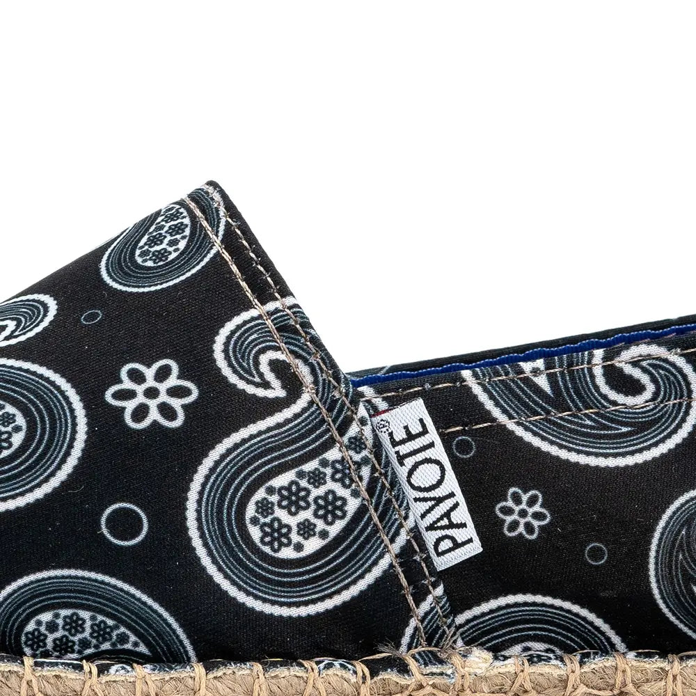 Etiquette de l'espadrille noire au motif paisley